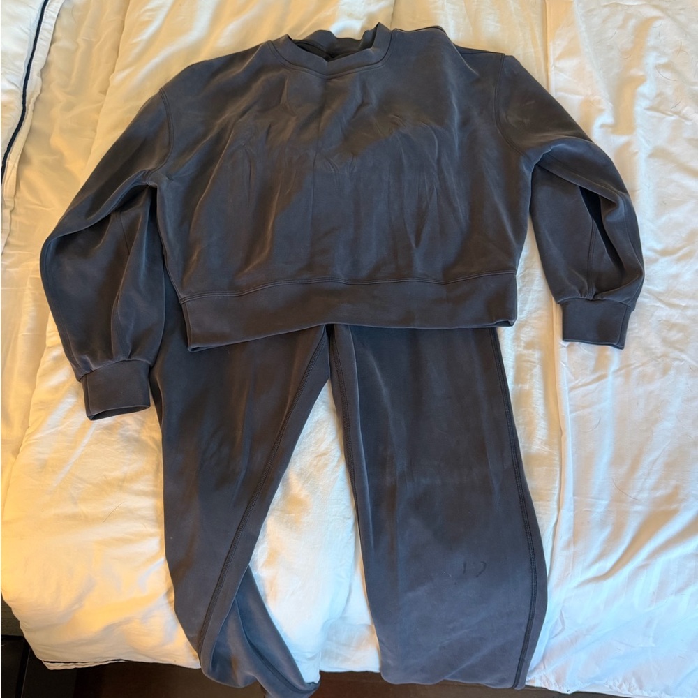 Lululemon soft stream set size 4